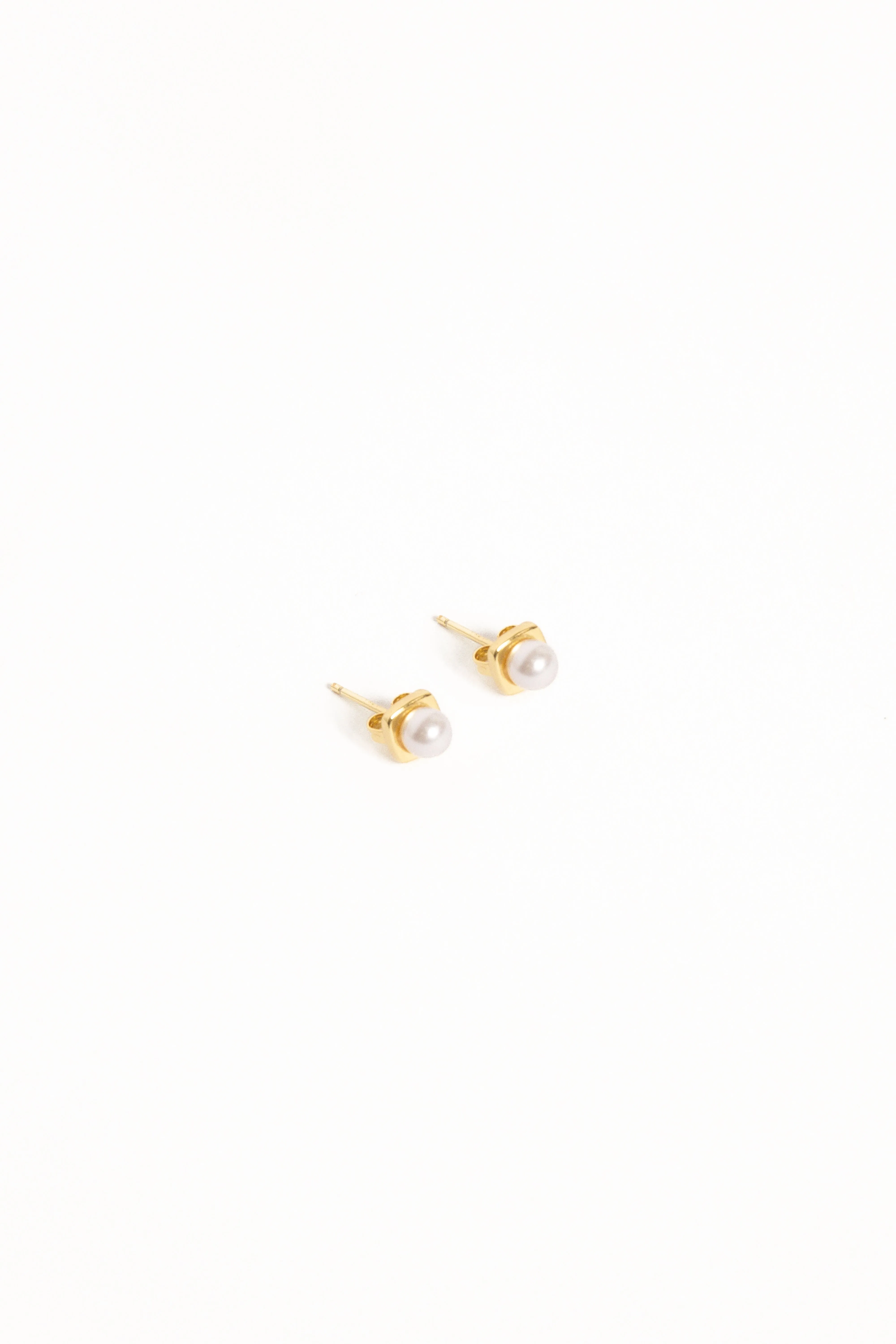 Helene Stud Earrings - Gold/Pearl