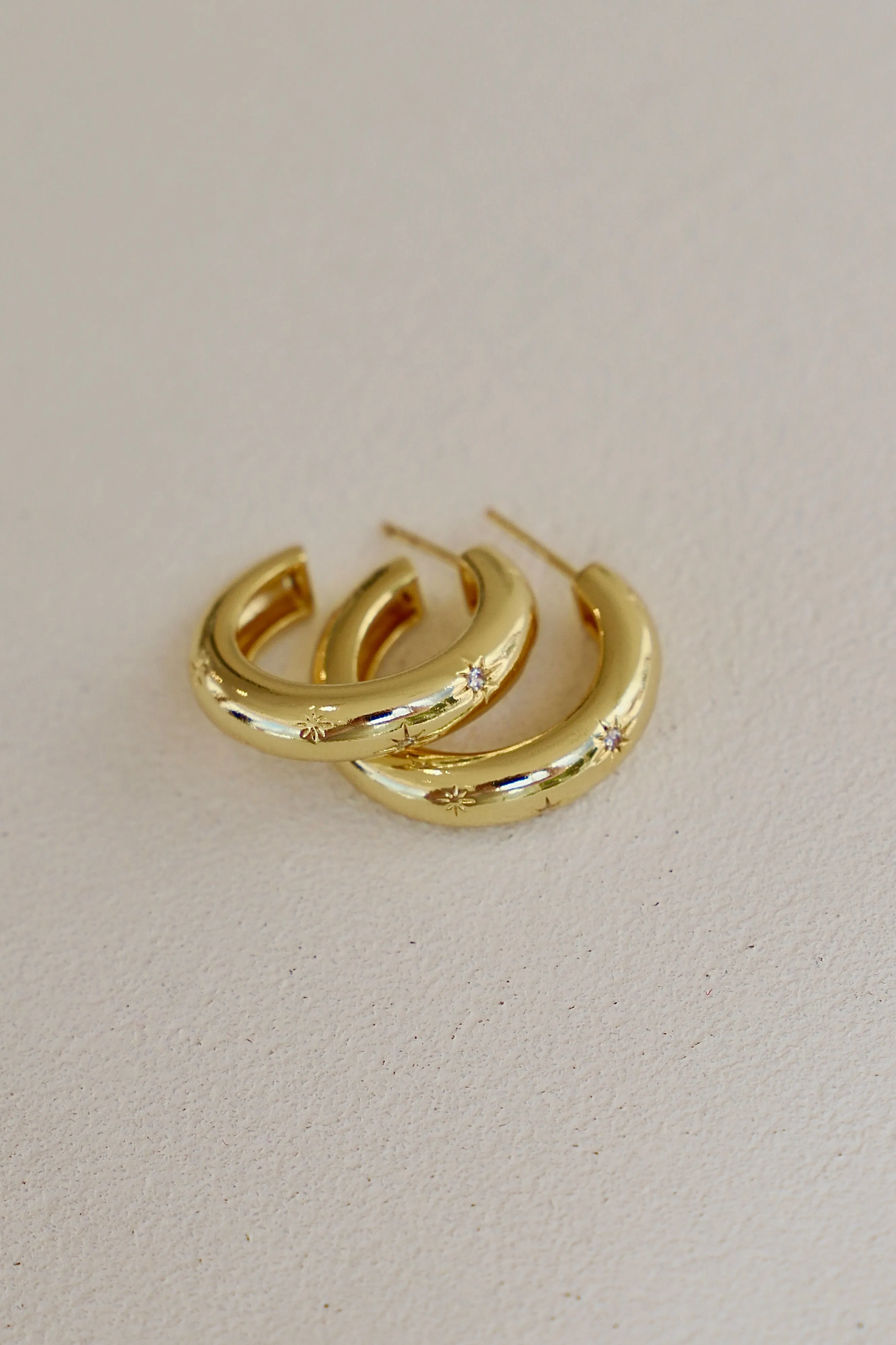 MEREDITH CZ STAR THICK HOOP
