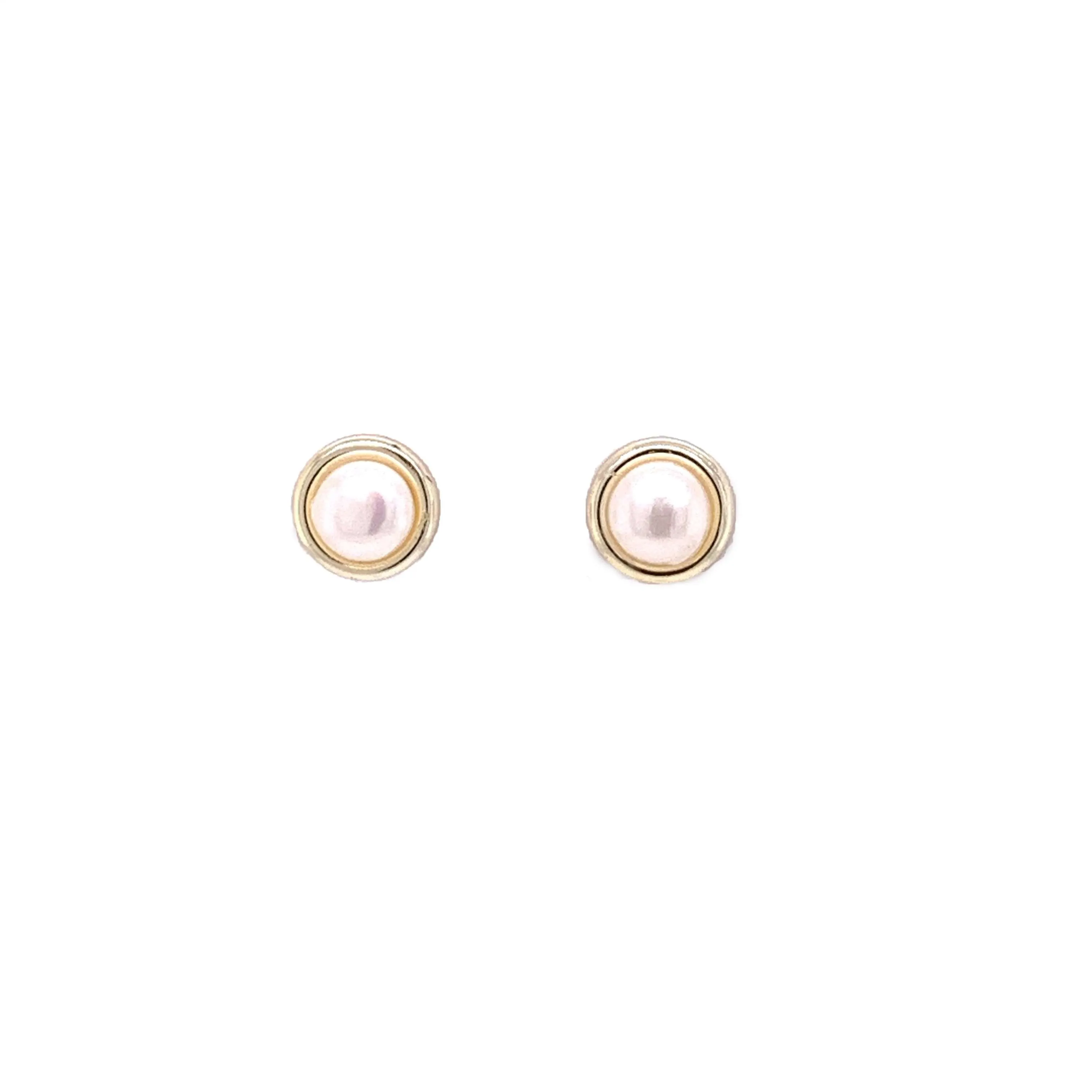 Small Flat Pearl Earring With Metal Halo