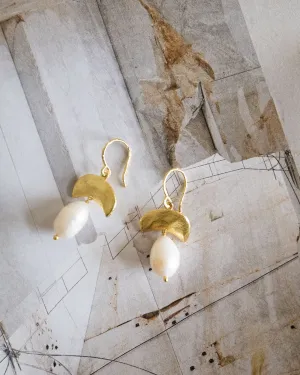 Zahra Pearl Earrings Gold